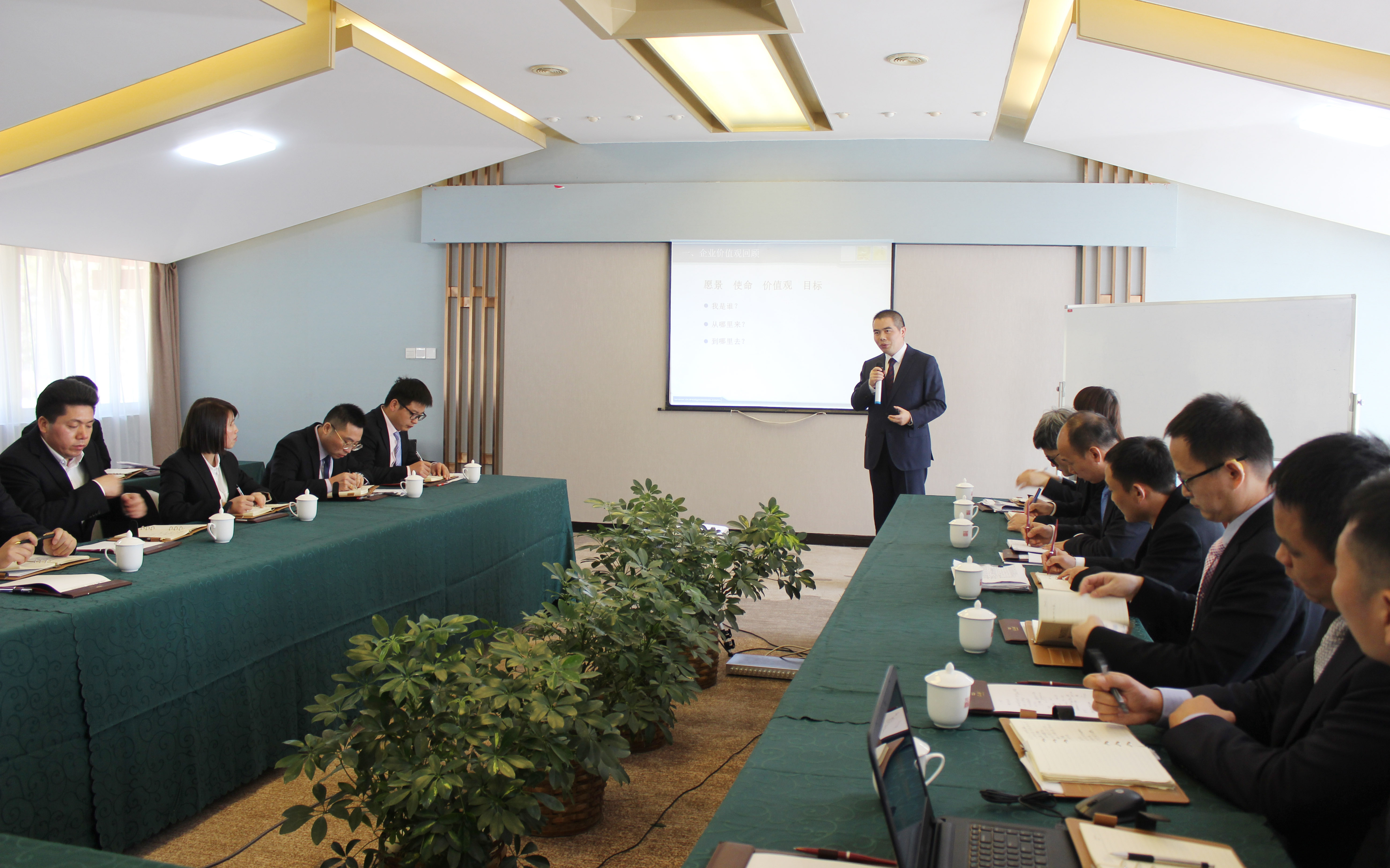 专业化、素质化、职业化