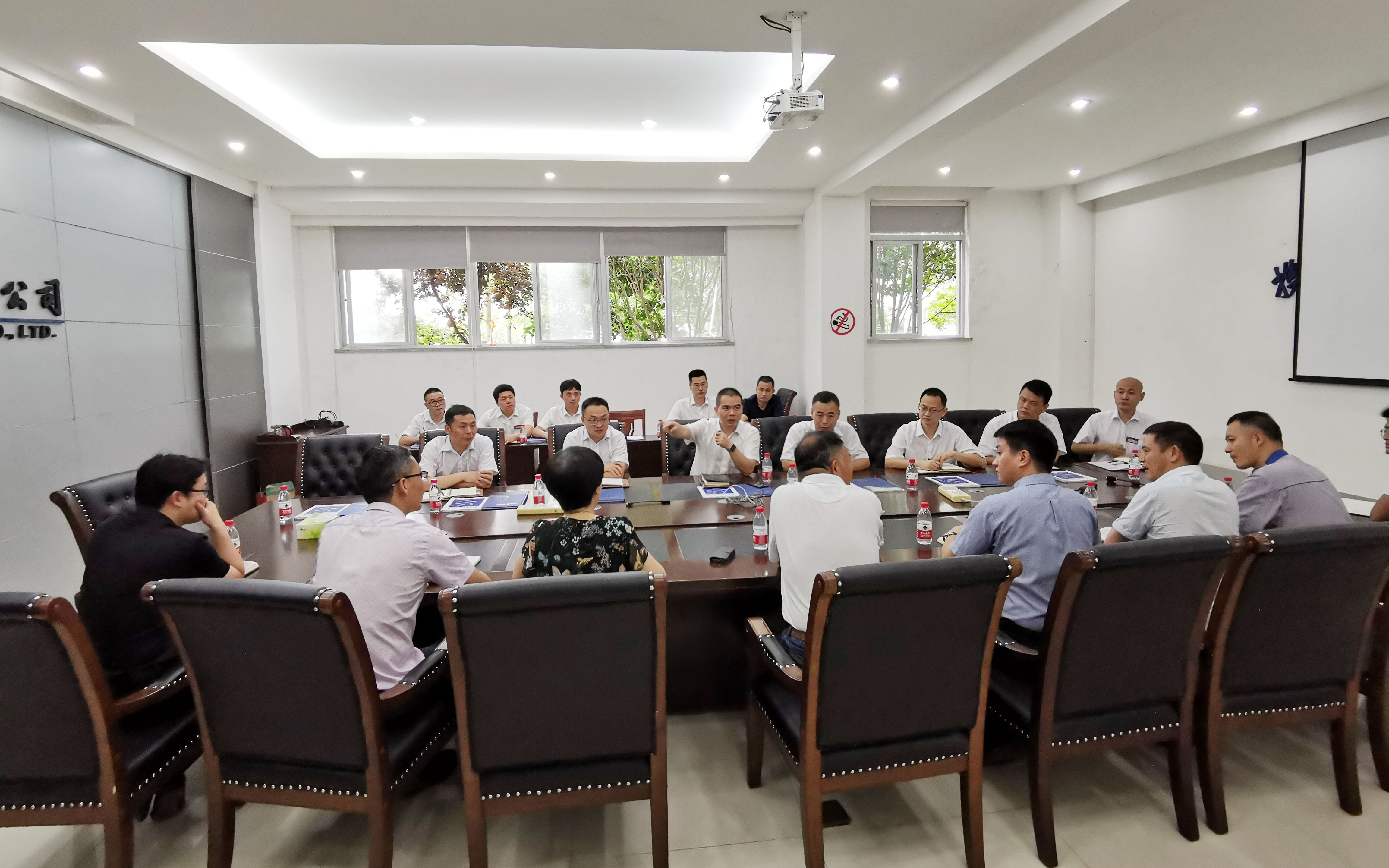 Ouhai glasses middle and senior management team visited suppliers in Yuhuan